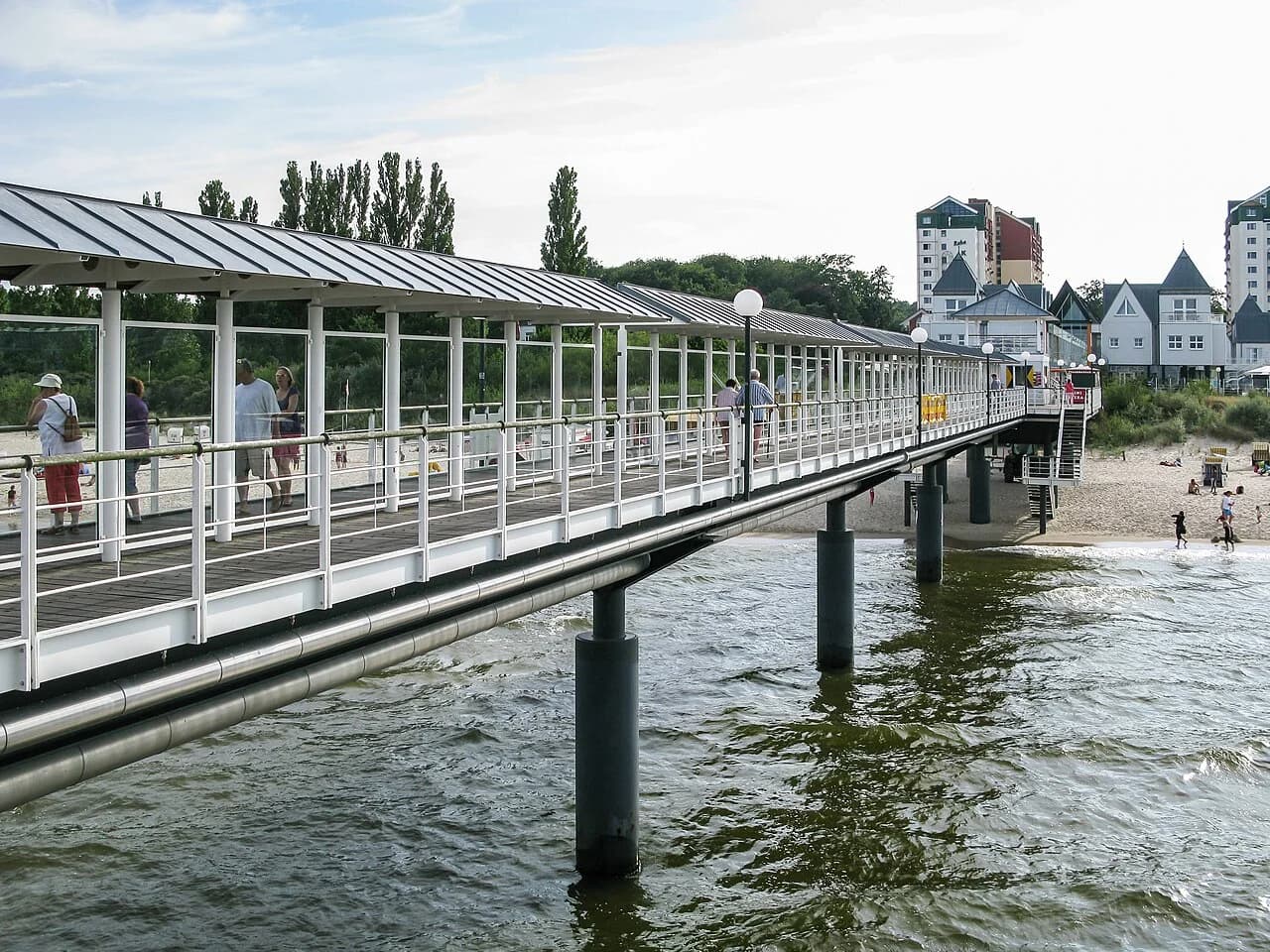 Seebrücke Heringsdorf mit Blick zum Ort